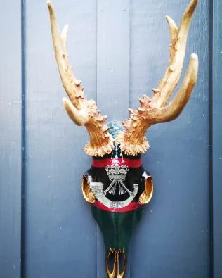 Roebuck antlers The Rifles cap badge