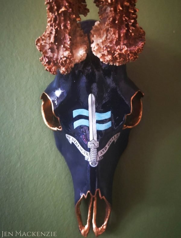 Antlers with Royal Artillery capbadge