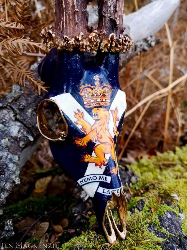 a roebuck skull decorated with the SCOTS capbadge